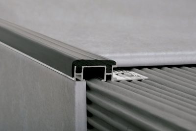 Nariz Grada Alum/PVC Negro 3924 2500x30x10xmm - Imagen 7